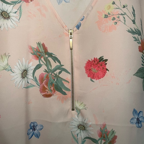 Express Blush Floral Zip V-Neck Top Medium EUC - Picture 3 of 6